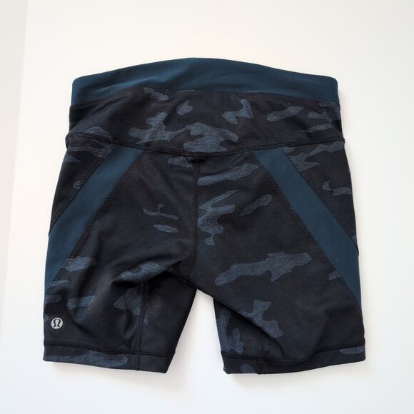 Lululemon Clip-In Camo Oil Slick Blue Biker Shorts Cycling Size 6 - Excellent - Picture 6 of 9